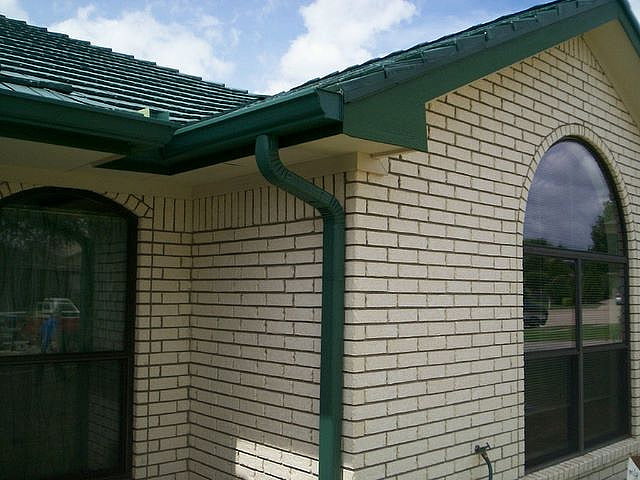 Green-Aluminum-Gutters