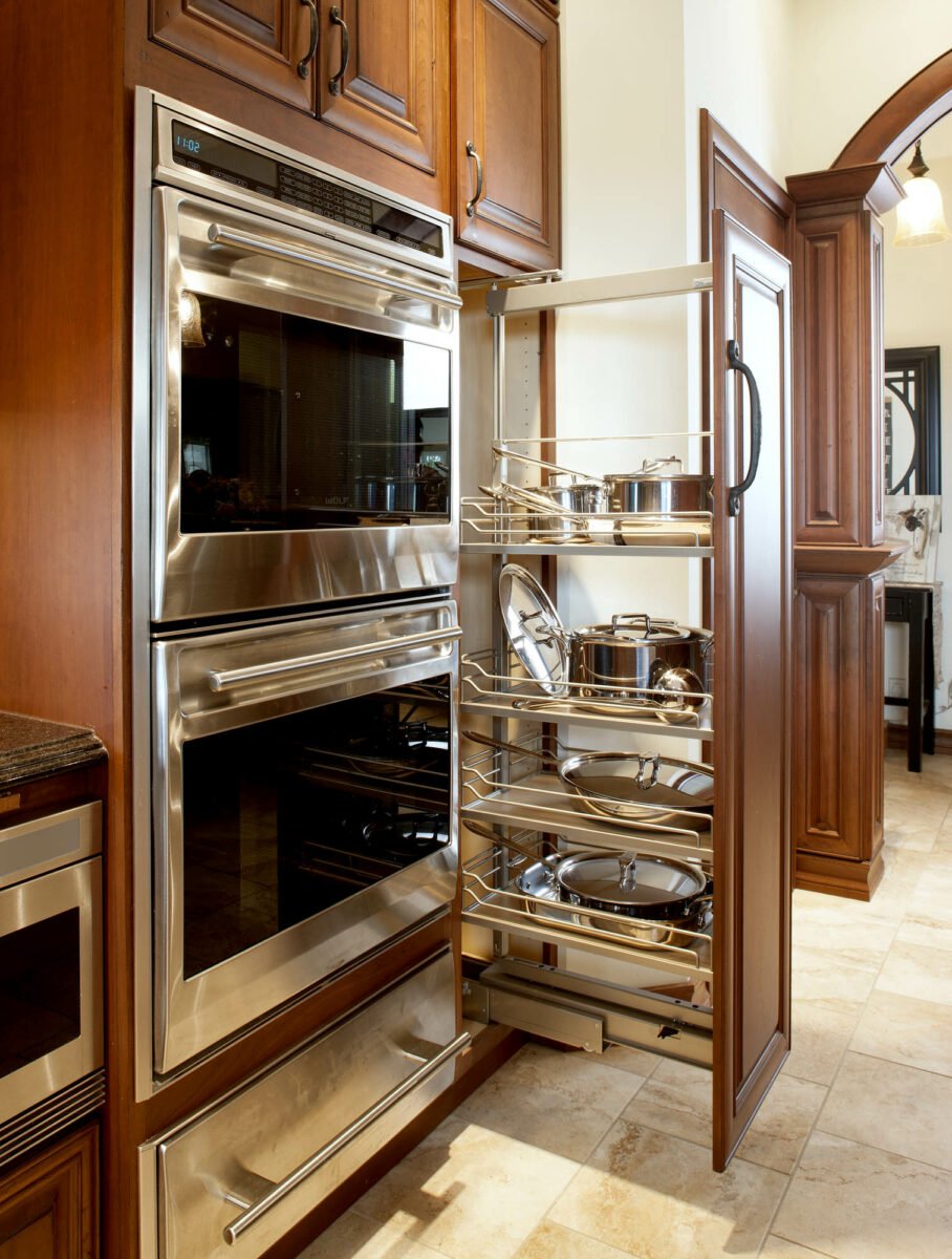 heartland-elegance-cambridge-kitchen-pantry-pullout_view1